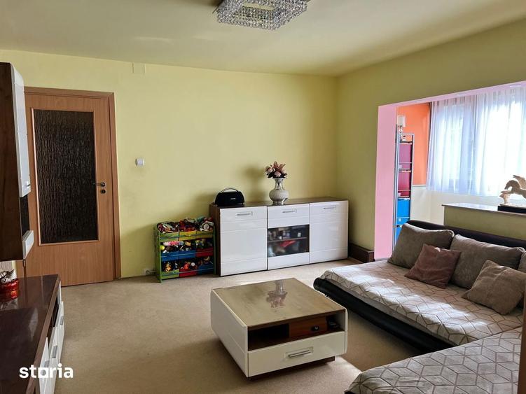 Apartament cu 3 camere, mobilat în Girocului