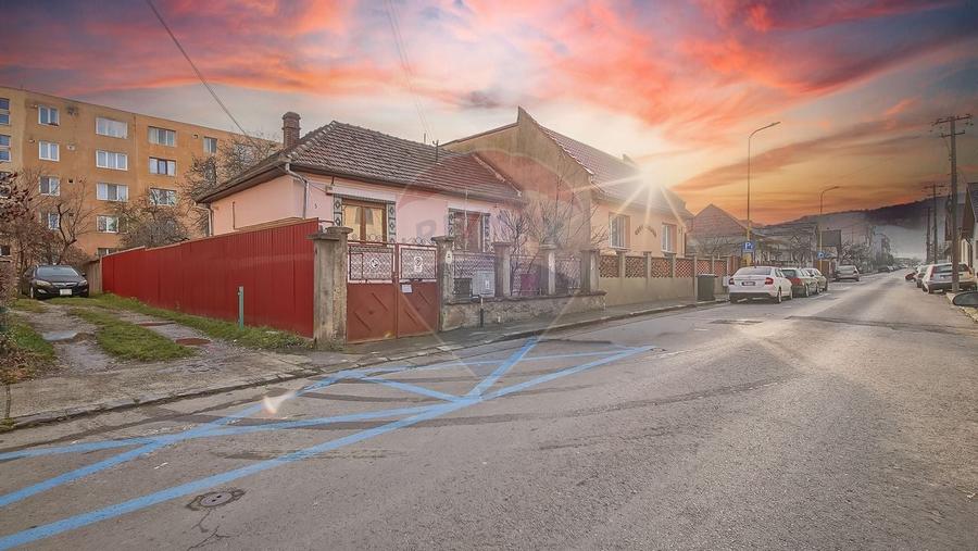 COMISION 0 Casa cu potential excelent, teren 446 mp, Strada Fanionului - 1