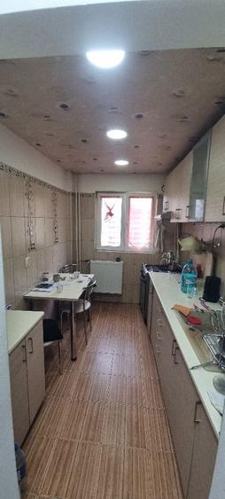 Inchiriez apartament 3 camere - 6