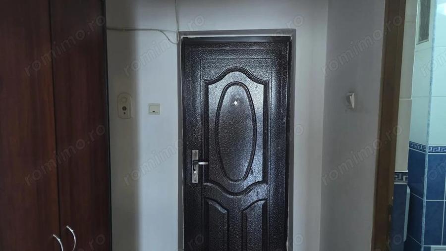 Vand garsoniera in Deva, zona I. Maniu, suprafata utila 31 mp, usa metalica, usi interioare - 10