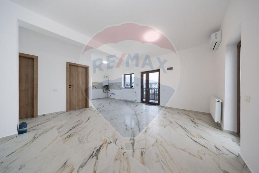 Casa cu 9 camere, teren 501 mp,  Harman! - 23