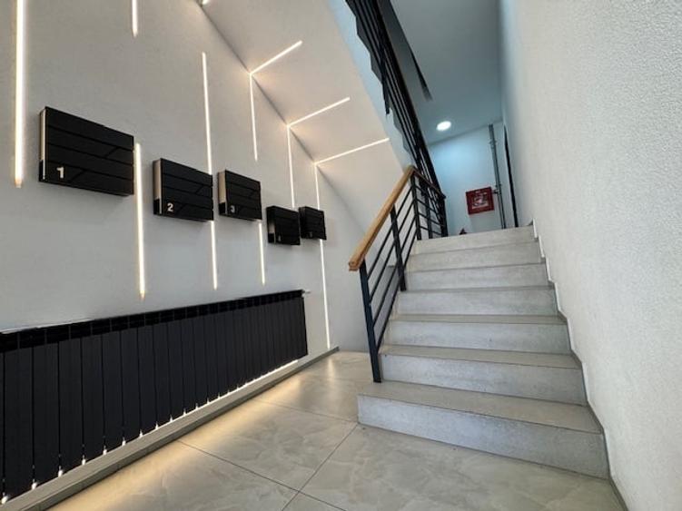 1 MAI - EXCLUSIVE OFFICE BUILDING - 2