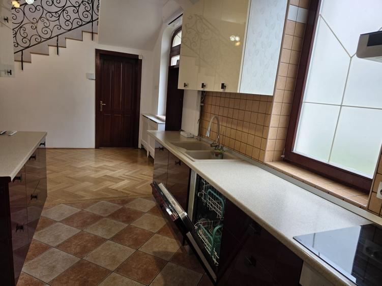 Vila de inchiriat - 22