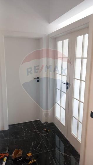 VANZARE Apartament cu 3 camere in zona Dacia - 2