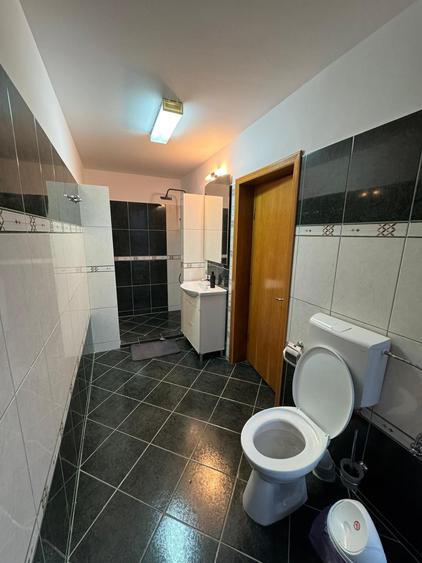 Vilă spațioasă  cu 12 camere de  închiriat situată în localitatea Eforie Nord - 3