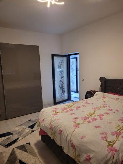 Casă de vânzare renovată complet interiorul exterior - 10