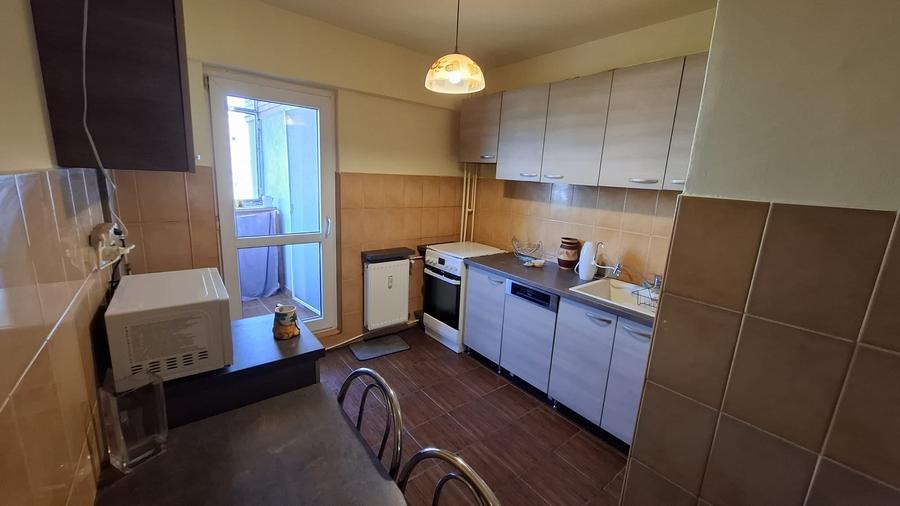 Apartament cu 3 camere decomandat, mobilat în Dristor