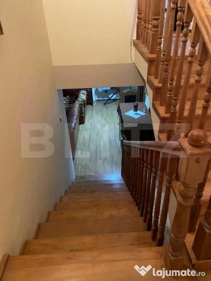 Casă cu 7 camere cu Teren 316 Mp în Central