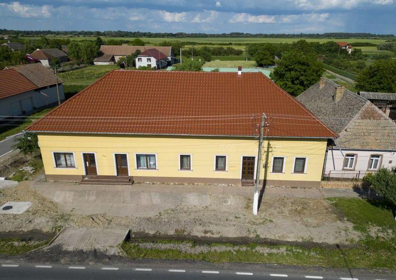 Cladire cu 5 camere cu teren ?i hala in Cenad - 9