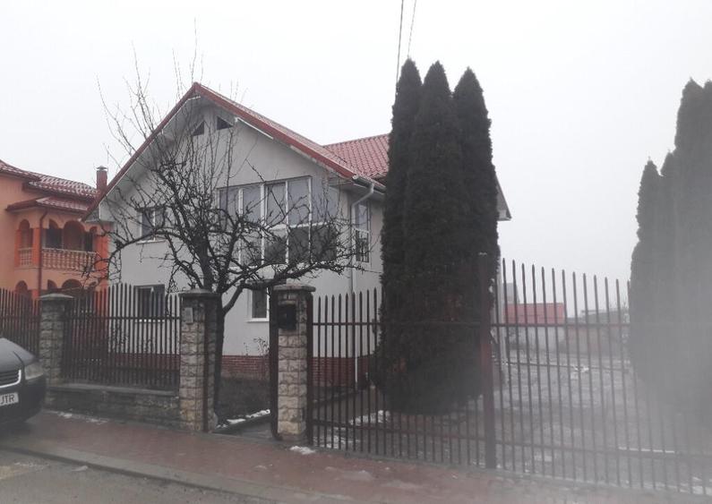 Casa / Vila ( D+P+E ) Zona Sfantu Ilie - Intrare - 1