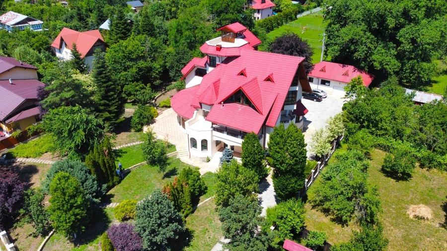 Casa / Vila / Conac Breaza 15 camere + - 2