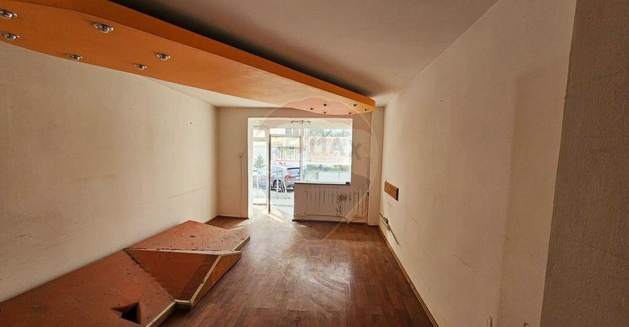 Spa?iu comercial - 9