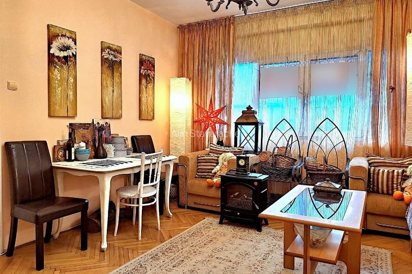 Apartament cu 4 camere și garaj în zona Bulevardul Dacia Apartament cu 4 camere și garaj în zona Bulevardul Dacia