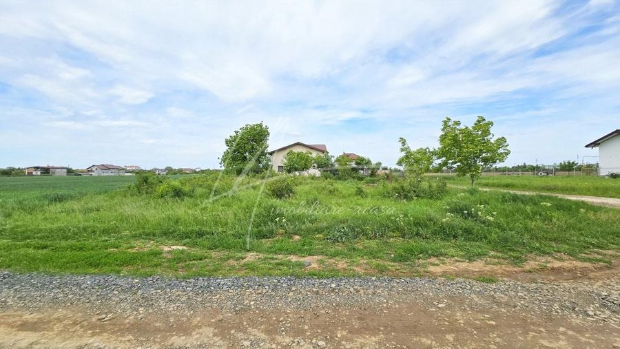 Teren intravilan in zona rezidentiala, la 1 km de A0 si A1 - 8