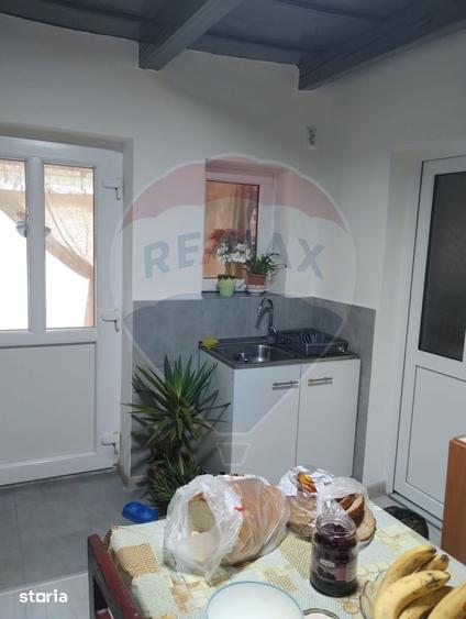 Casa cu 2 dormitoare si anexe gospodaresti de vanzare Cefa central - 5