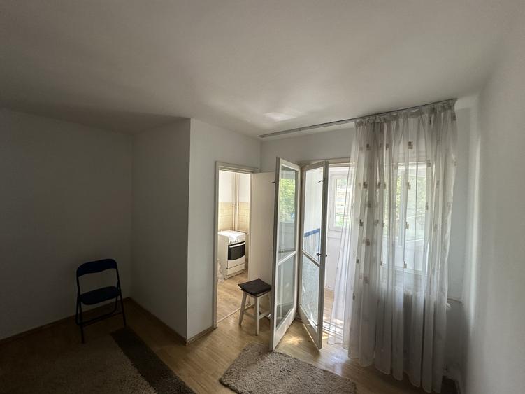 Apartament cu 2 camere semidecomandat, mobilat în Berceni