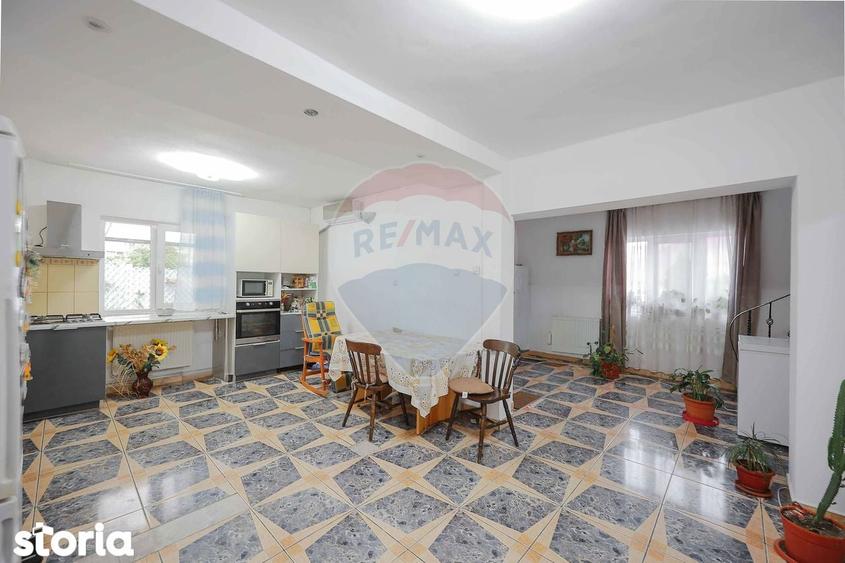 Pensiune cu 11 camere de vanzare, situata in Baile 1 Mai, Sanmartin - 4