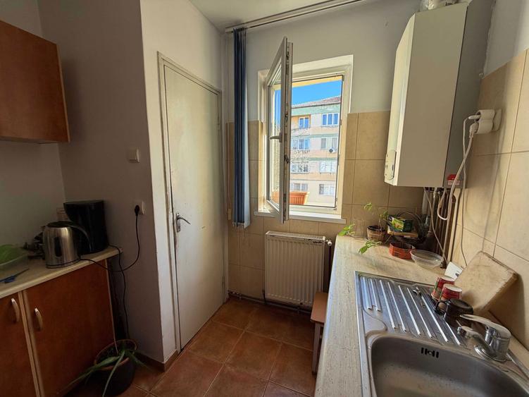 Vand apartament 3 camere - decomandat - etaj 2 - Strand - 4
