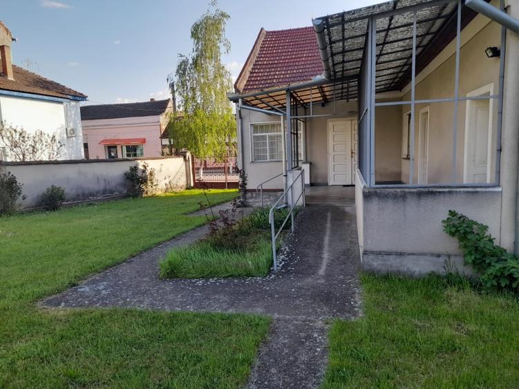 Imobil cu teren pentru birouri sau activități comerciale – Tileagd, centru  - 5