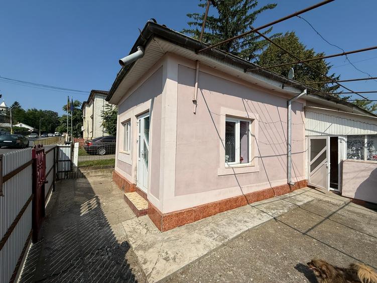 Casa E85, Podu Iloaiei, la strada - 1