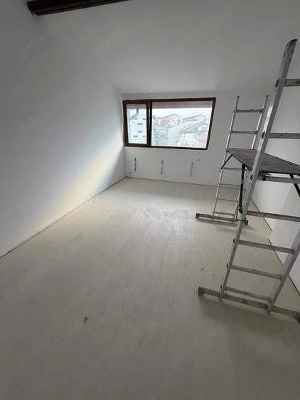 Casă cu 5 camere cu Teren 300 Mp în Chiajna