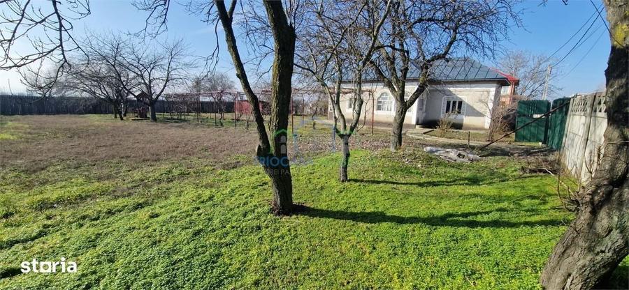 Casa Bradesti , teren intravilan 7952 mp , deschidere 33 m la DE 70 - 9
