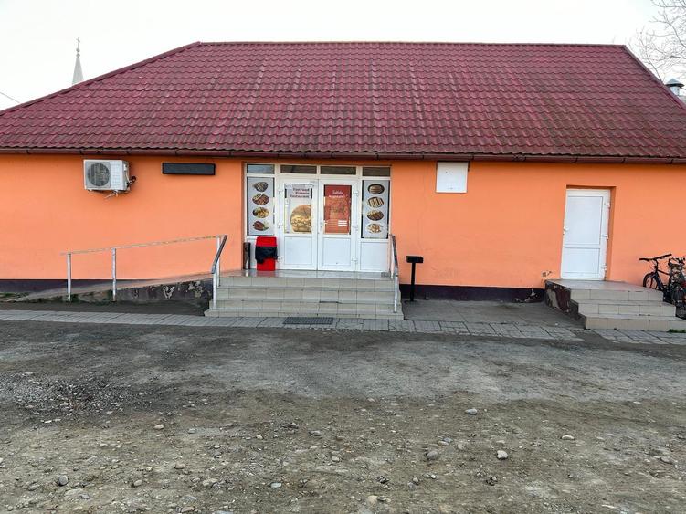 Casa in centrul comunei Padureni - 1