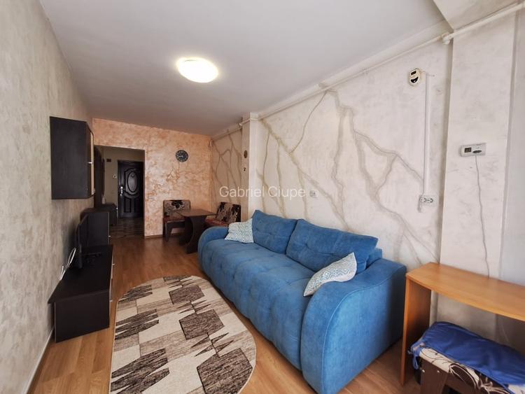 Apartament cu 2 camere, 43 mp, balcon, zona Teilor