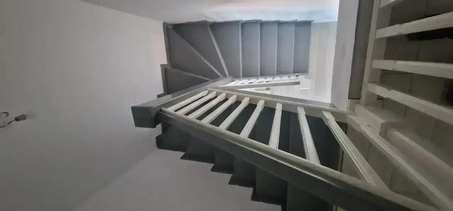 Duplex vedere panoramica 4 camere  Metrou P. Poienaru! - 2