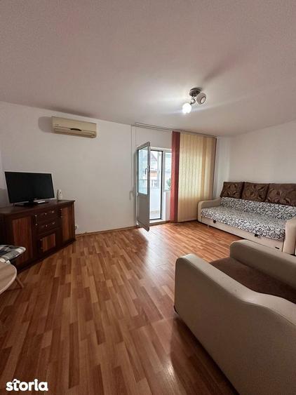 De vanzare apartament cu 2 camere ?i 2 balcoane, in zona Scolii nr 5 - 11