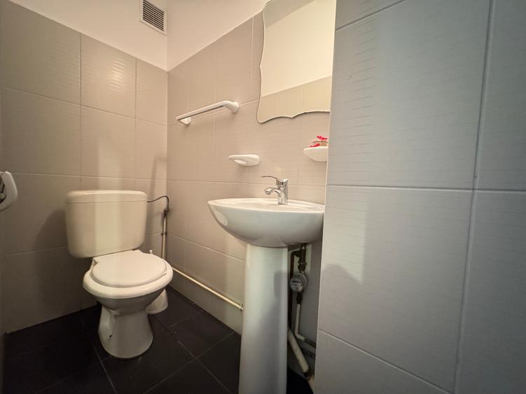 De vanzare - Apartament 3 cam - 68 mp - 700 metri Vulcan Center - 8