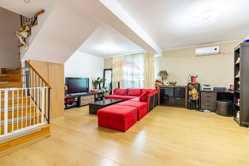 Casă / Vilă de vanzare in Otopeni, ansamblu rezidential, langa centru - 1