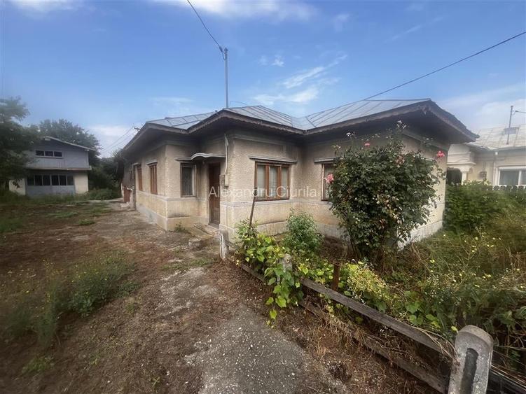 Oportunitate unica  Casa + 2.300 /? teren, deschidere DN1
