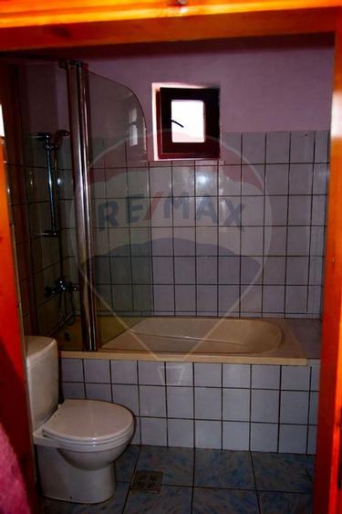 Casă de vânzare cu acces din două străzi in Alba Iulia, comision 0% - 11