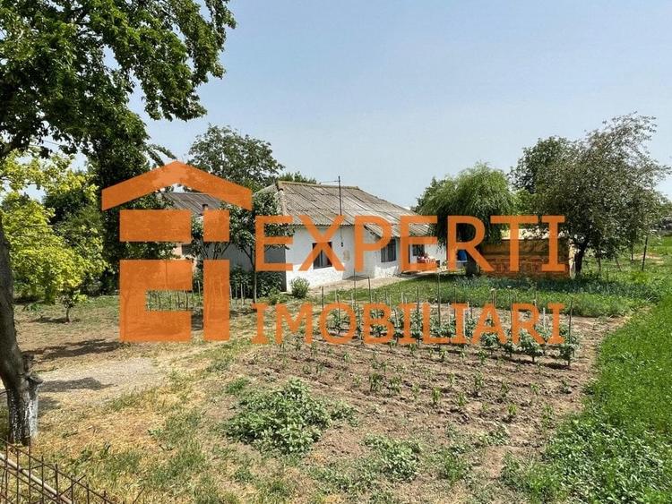 Casa e vanzare, situata in MIHAIL KOGALNICEANU - 3
