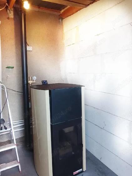 Doua case intr-o curte, partial din caramida, cu interior renovat in anul 2025, in zona buna, - 8