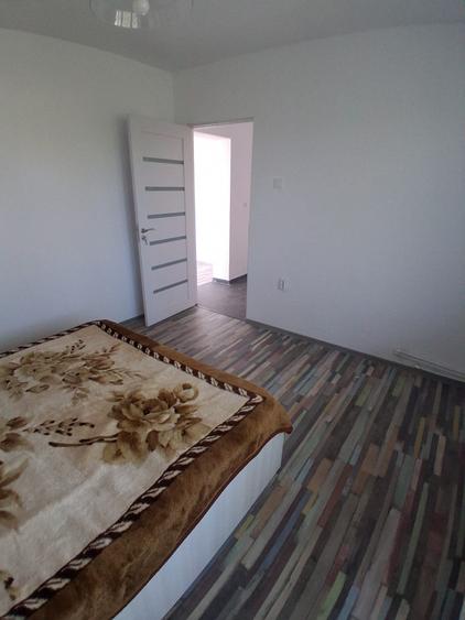 Apartament cu 2 camere semidecomandat în Podu Roș