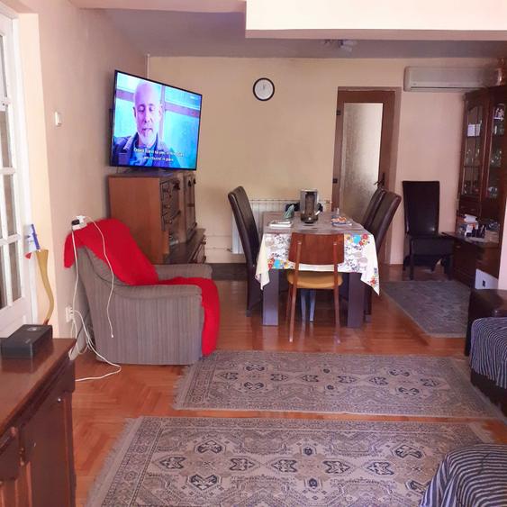 Apartament cu 3 camere decomandat în Patriei