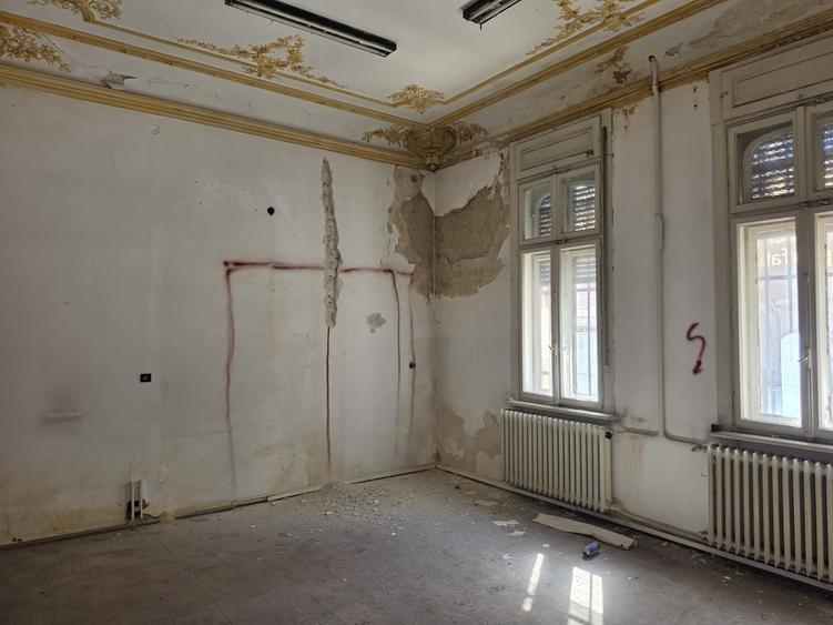 Casă individuală cu 15 camere cu Canalizare în Dorobanți