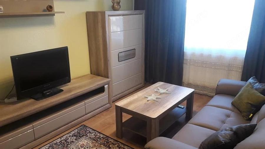 Apartament cu 3 camere semidecomandat în Ultracentral