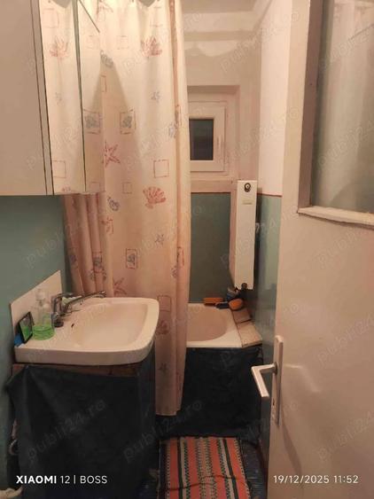 Apartament cu 3 camere semidecomandat în Central
