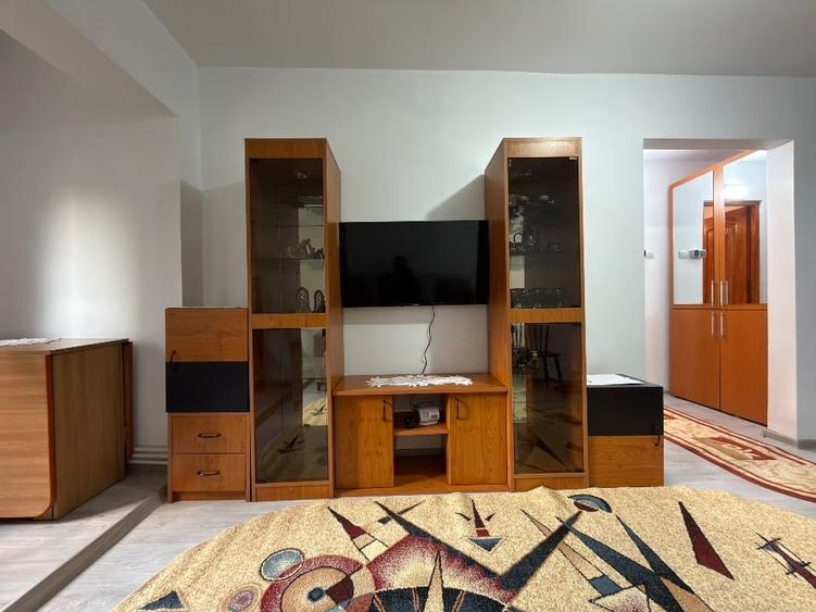 Apartament cu 2 camere semidecomandat, mobilat în Micro 40