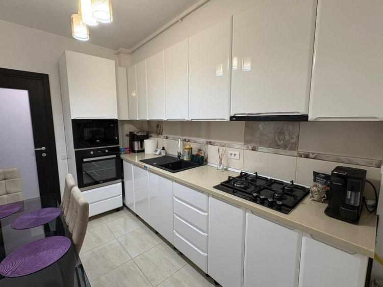 Apartament cu 2 camere decomandat, mobilat în Exterior Vest