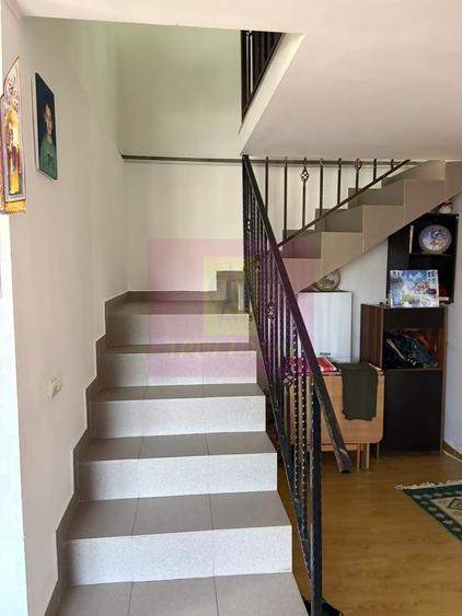 Casă cu 4 camere în Central