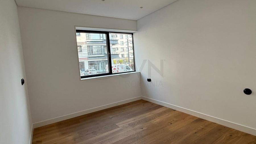 Apartament cu 3 camere semidecomandat în Floreasca