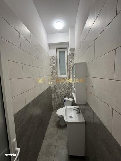 Casă cu 9 camere cu Teren 250 Mp în Dacia