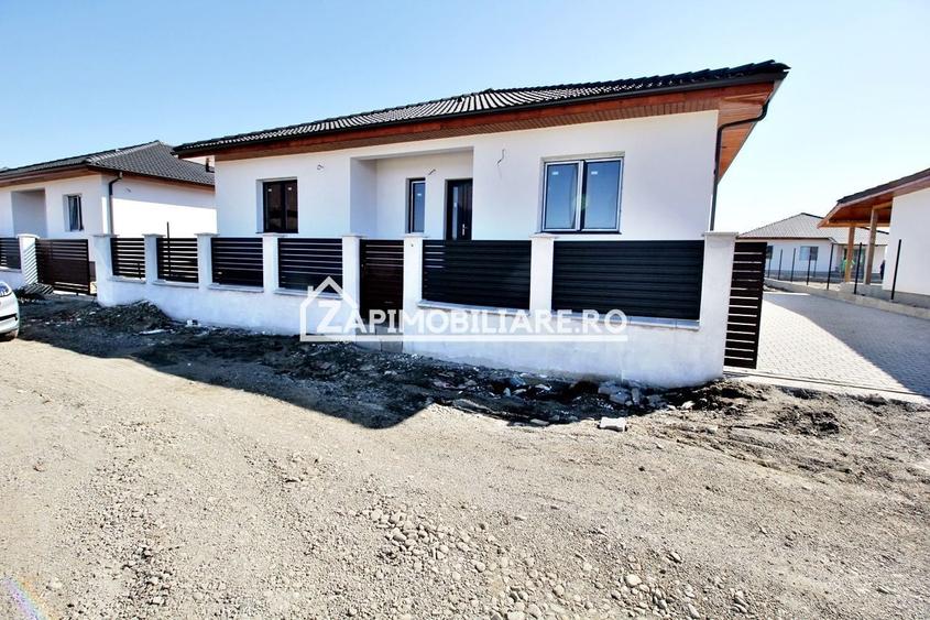 Casă individuală cu 4 camere cu Canalizare în Central