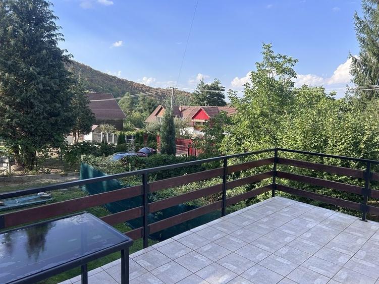 Casă cu 3 camere decomandat în Central