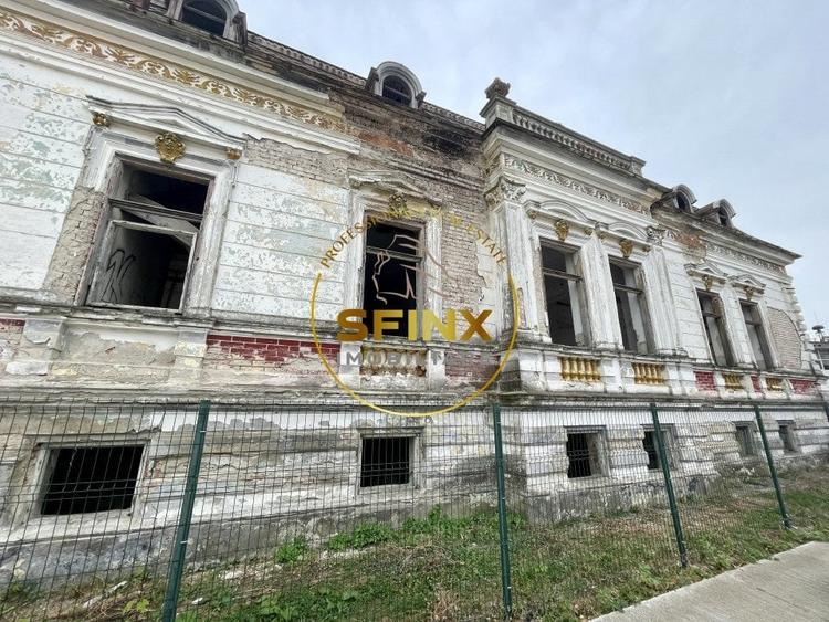 Casă individuală cu 12 camere cu Teren 2998 Mp în Costești