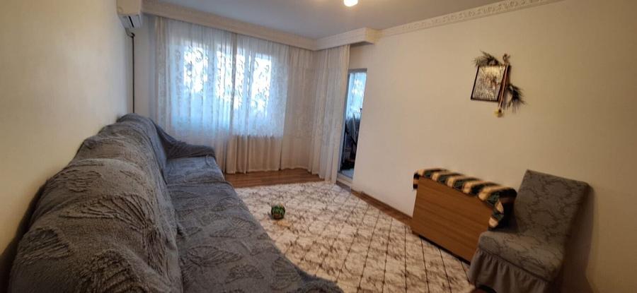 Apartament cu 4 camere semidecomandat în Dristor